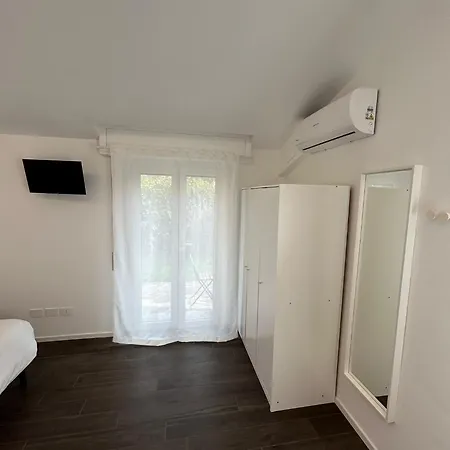 Lake Home Apartments Гостевой дом Lipomo