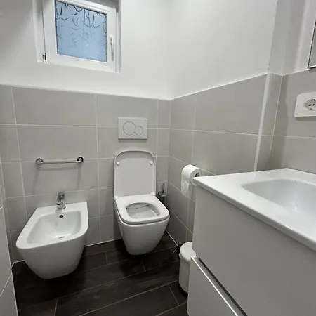 Гостевой дом Lake Home Apartments 3*
