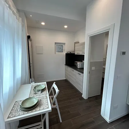 Гостевой дом Lake Home Apartments